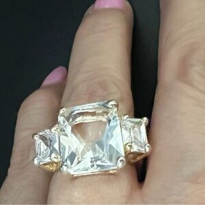 Elegant Gold tone Women's Ring size 7.5